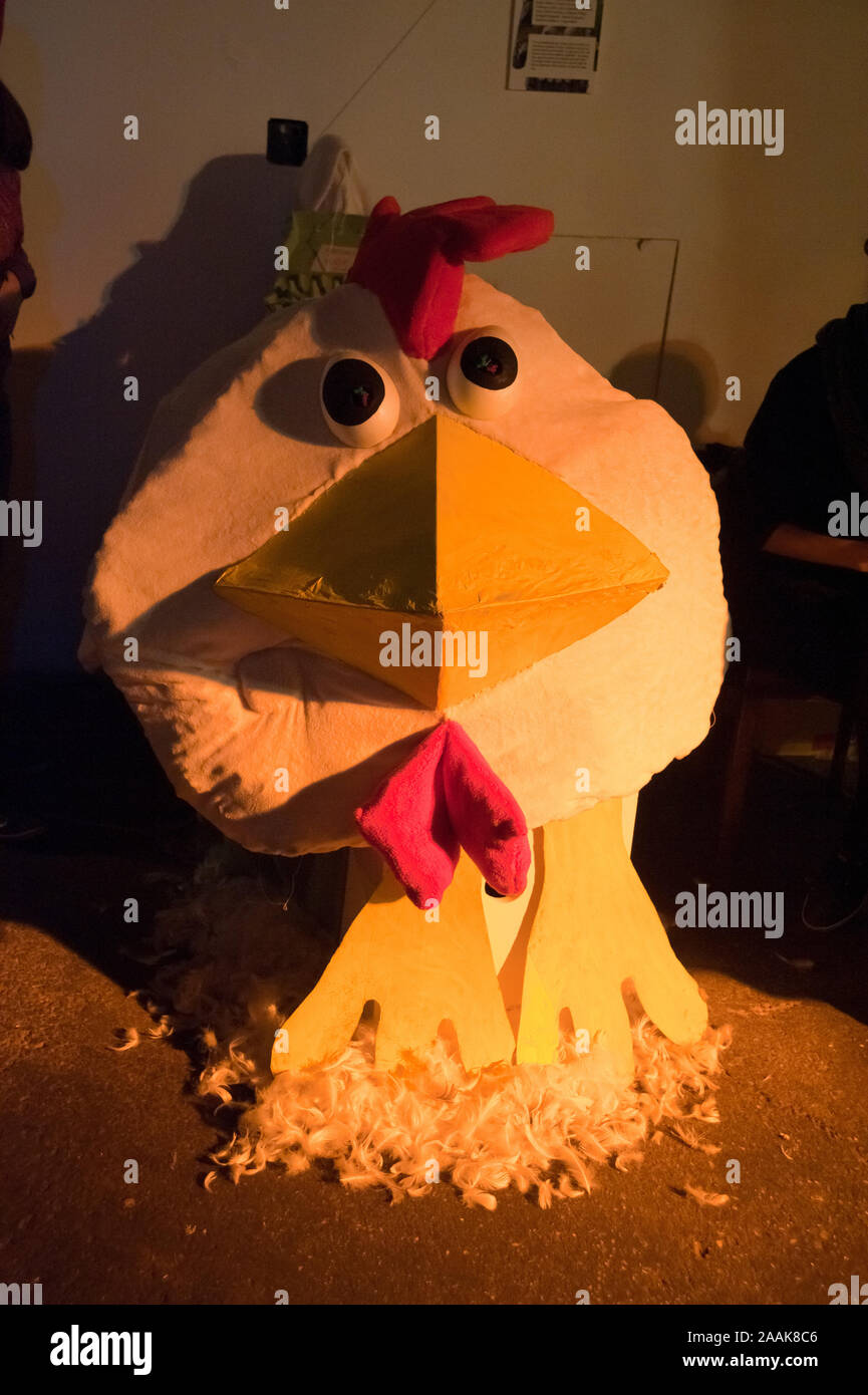 Wien, Roboexotica, Huhn aus Pappe Stock Photo