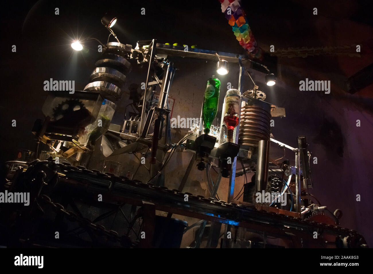 Wien, Roboexotica, Roboter mixen Drinks Stock Photo
