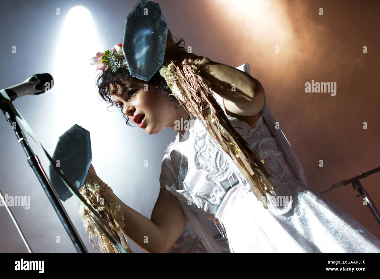 RIO DE JANEIRO, 04.04.2014 - A banda Arcade Fire se apresenta no Citibank Hall na noite desta sexta-feira. (Foto: Néstor J. Beremblum / Divulgação T4F Stock Photo