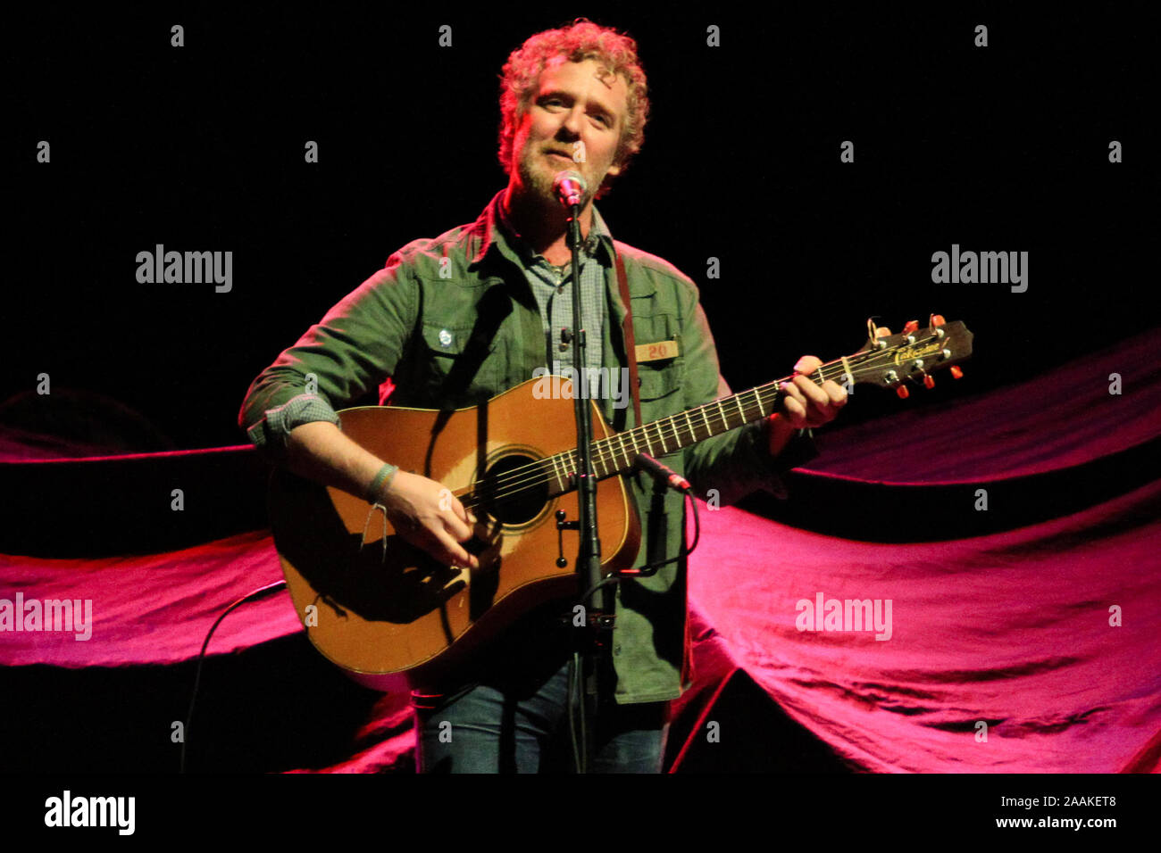 RIO DE JANEIRO, 11.05.2014 - O músico irlandês Glen Hansard fez a abertura e participou em algumas músicas no palco junto com Eddie Vedder no Citibank Stock Photo