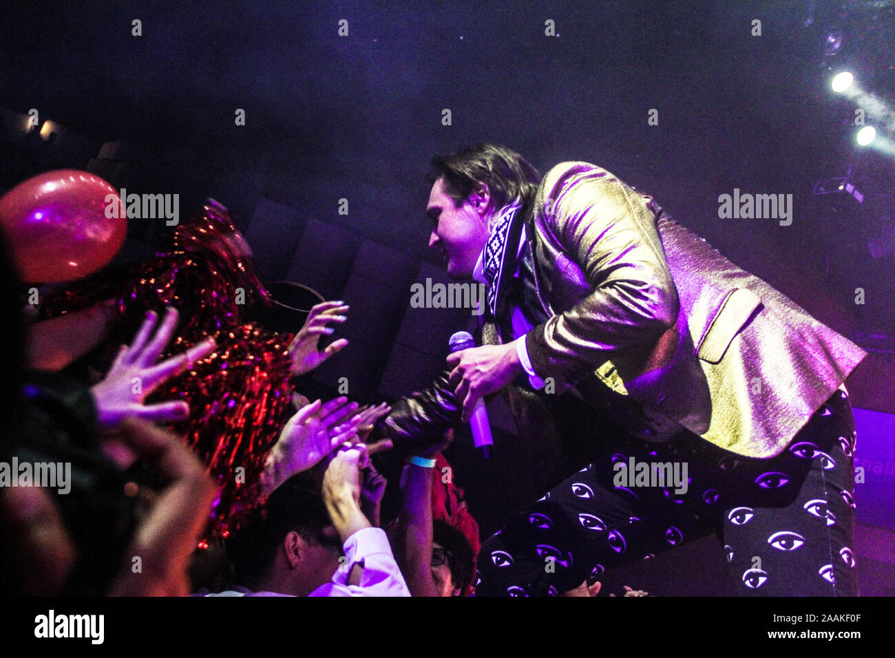 RIO DE JANEIRO, 04.04.2014 - A banda Arcade Fire se apresenta no Citibank Hall na noite desta sexta-feira. (Foto: Néstor J. Beremblum / Divulgação T4F Stock Photo