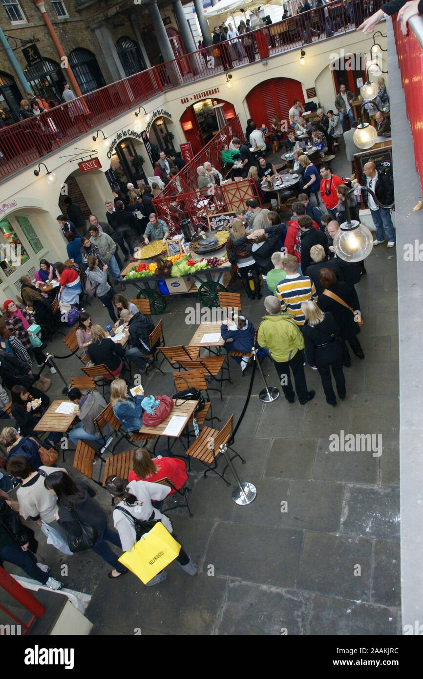 Drury lane theatre 17th century hi-res stock photography and images - Alamy