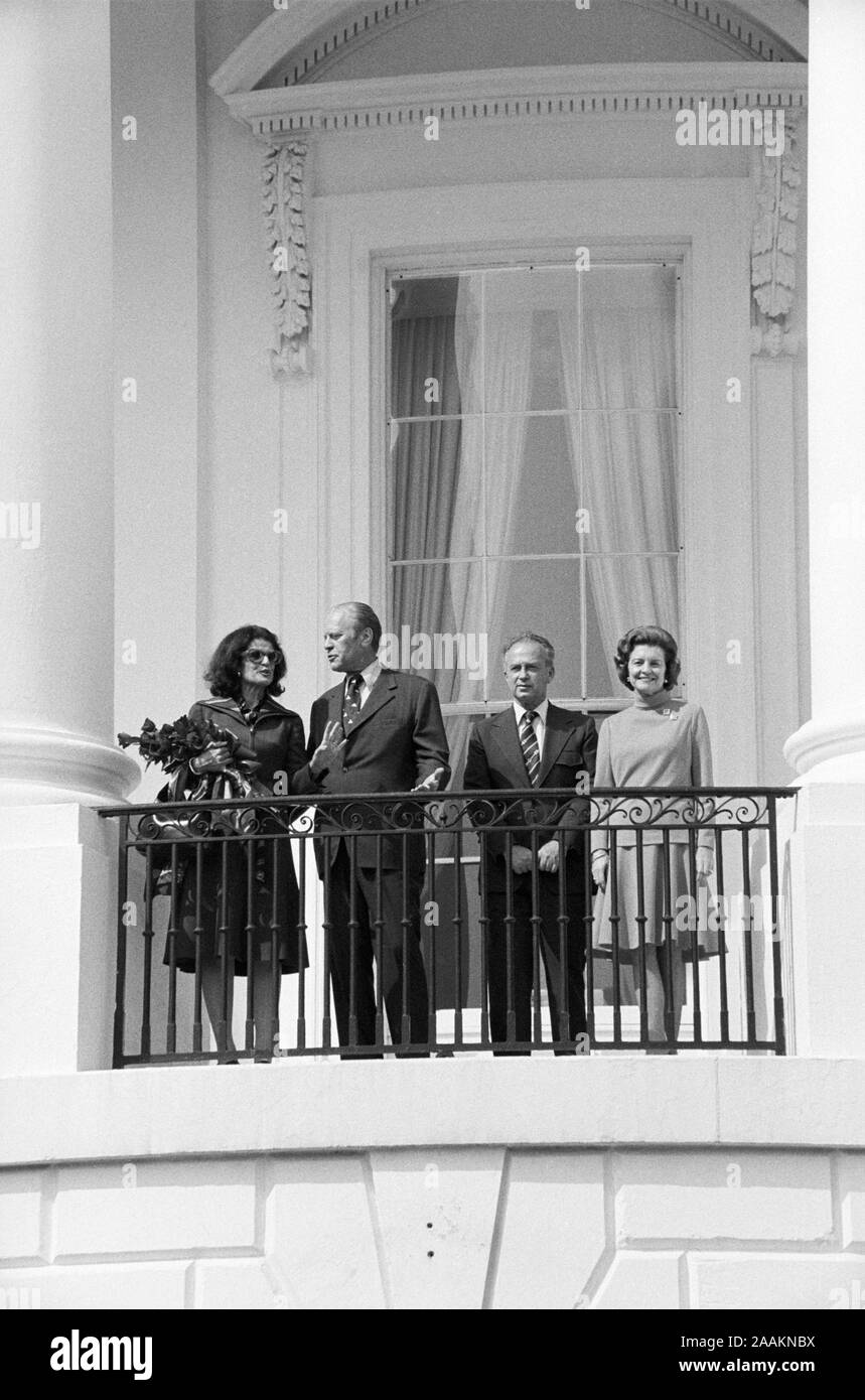 Leah Rabin, U.S. President Gerald Ford, Prime Minister Yitzhak Rabin of Israel, First Lady Betty Ford, White House Balcony, Washington, D.C., USA, photograph by Thomas J. O'Halloran, September 10, 1974 Stock Photo