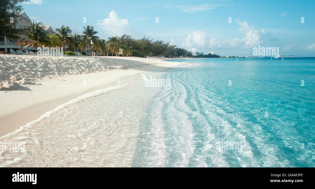 Seven Mile Beach on Grand Cayman island, Cayman Islands Stock Photo