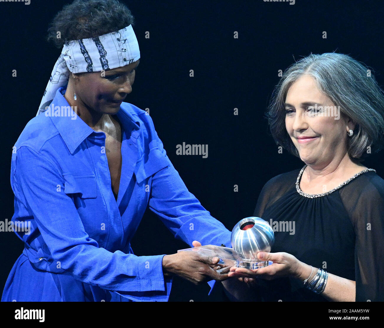 Cologne, Germany. 22nd Nov, 2019. Paula Caballero, inventor of the sustainability goals (r), receives an honorary prize from the author Waris Dirie at the German Sustainability Awards 2019. Credit: Henning Kaiser/dpa/Alamy Live News Stock Photo