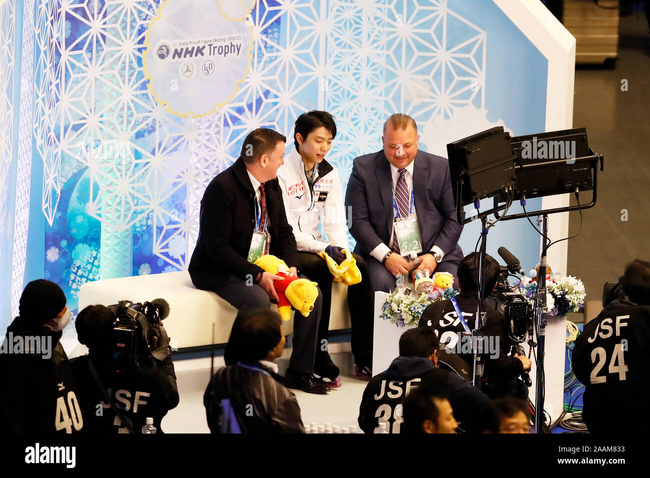 Makomanai Sekisuiheim Ice Arena Hokkaido Japan 22nd Nov 19 L To R Brian Orser Yuzuru Hanyu Jpn Ghislain Briand November 22 19 Figure Skating Isu Grand Prix Of Figure Skating