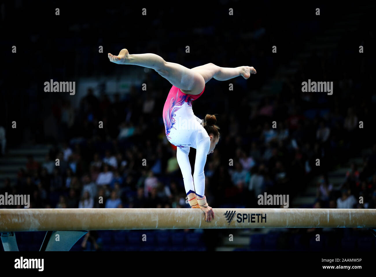 Female gymnast balance beam hires stock photography and images Alamy