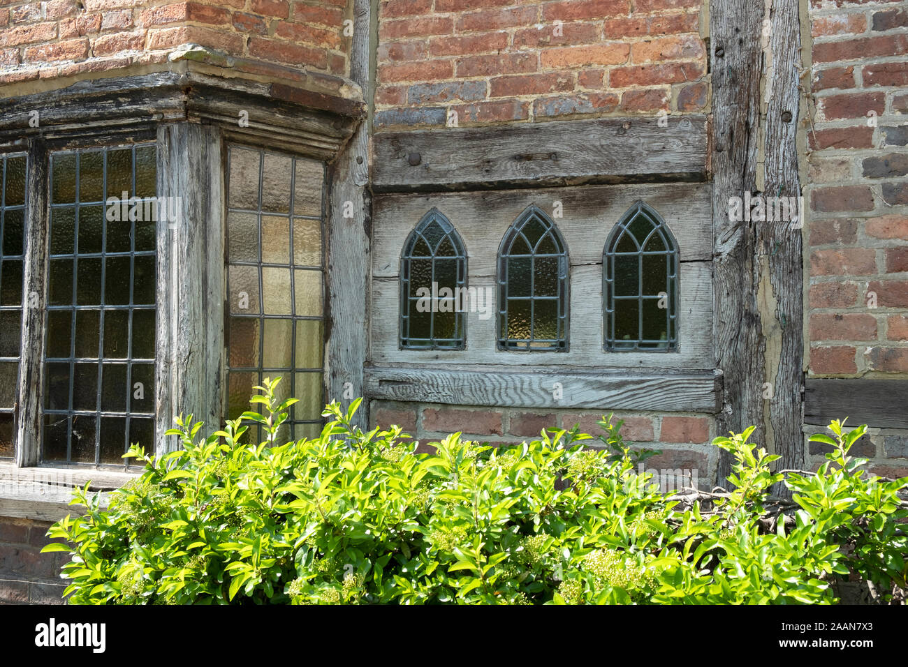 Medieval windows hi-res stock photography and images - Alamy