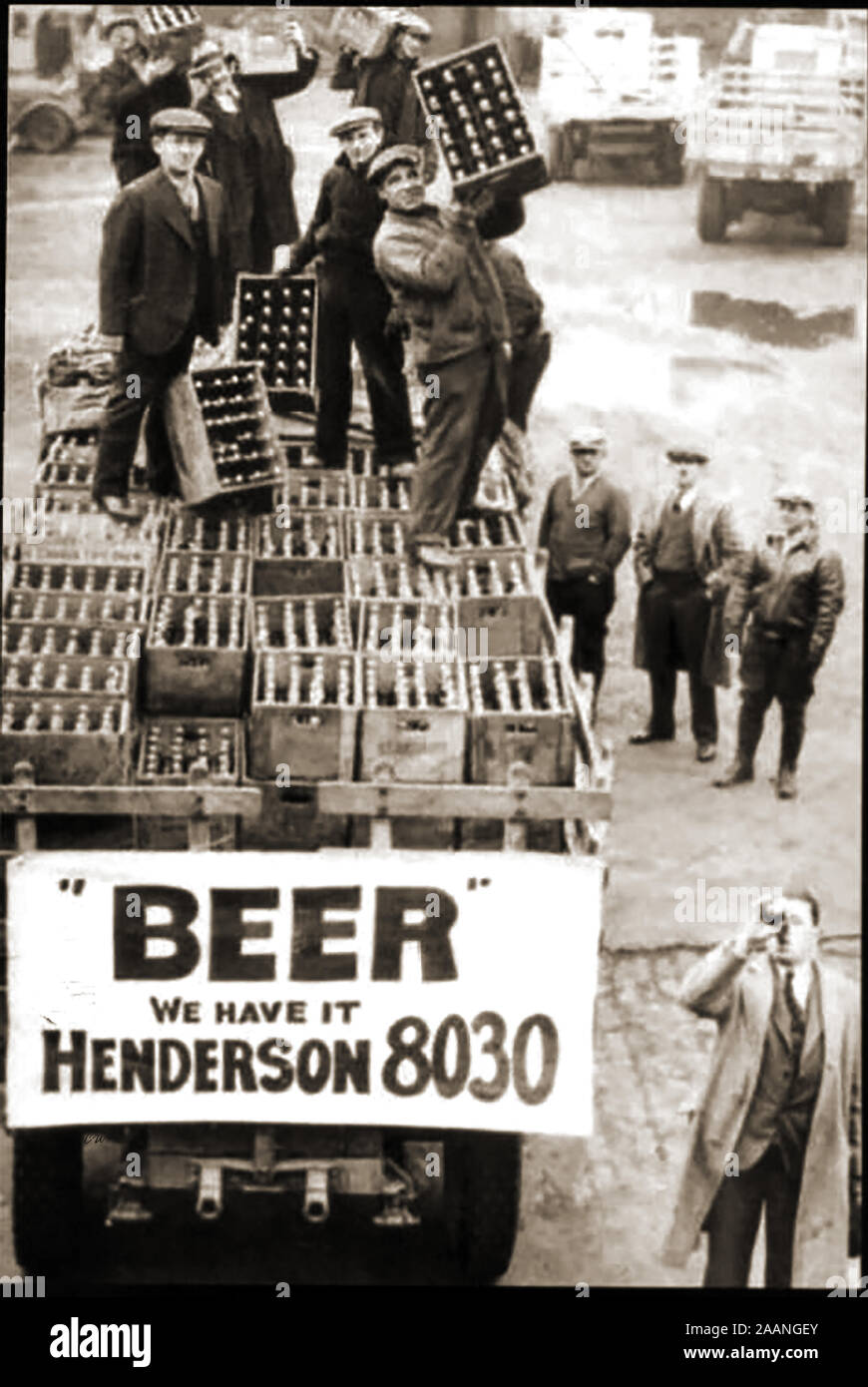 PROHIBITION / TEETOTALISM /  MOONSHINE / ABSTINENCE - The end of prohibition in America 2933  - On the wagon are large stocks of Henderson's Beer ( In some states, prohibition was already in force by Prohibition became a legal  nationwide ban on the sale and import of alcoholic beverages that lasted from 1920 to 1933.) Stock Photo