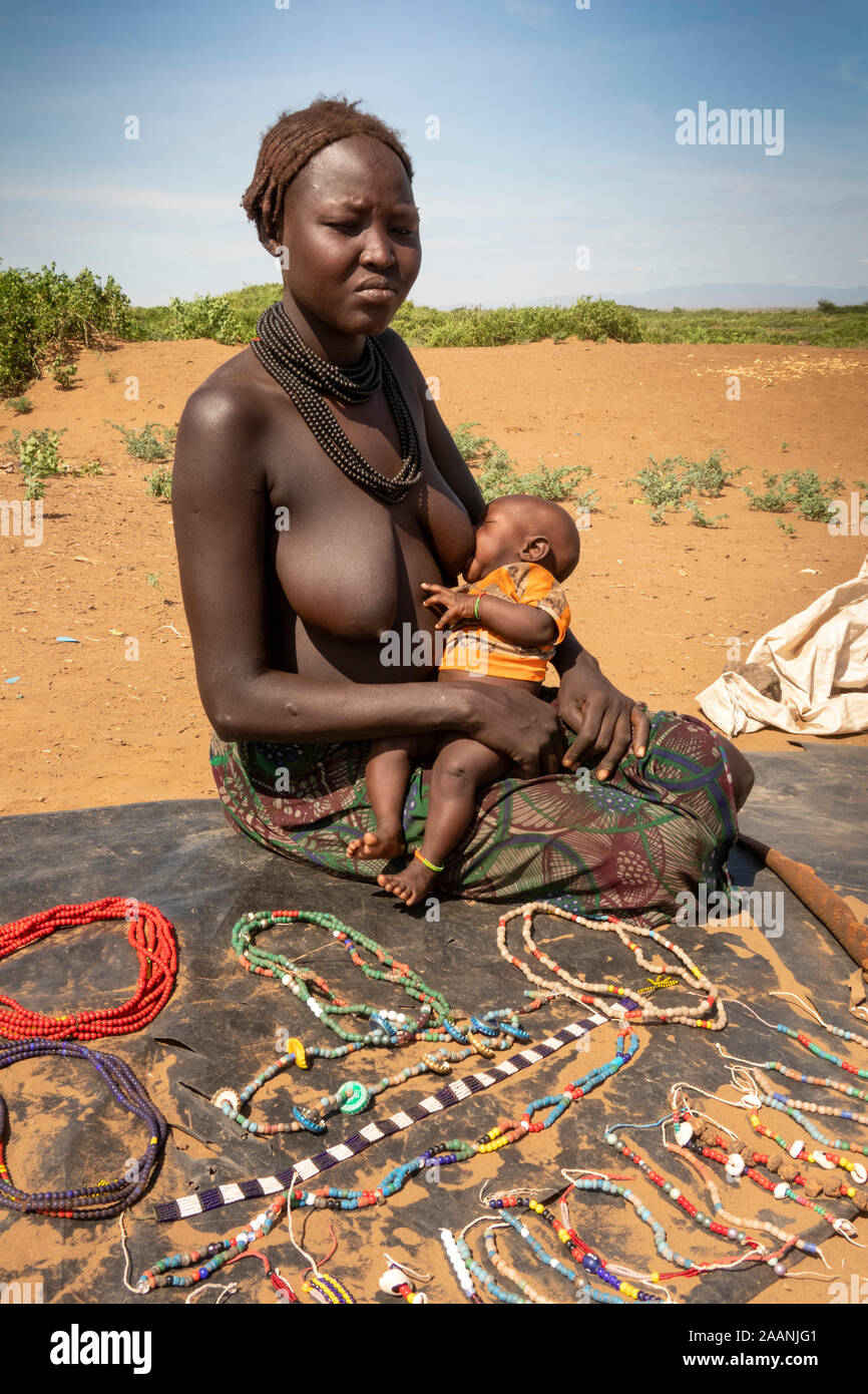 Ethiopia, South Omo, Omorate, Dasenech village, near Kenyan border, Dasenech tribal woman breastfeeding Stock Photo