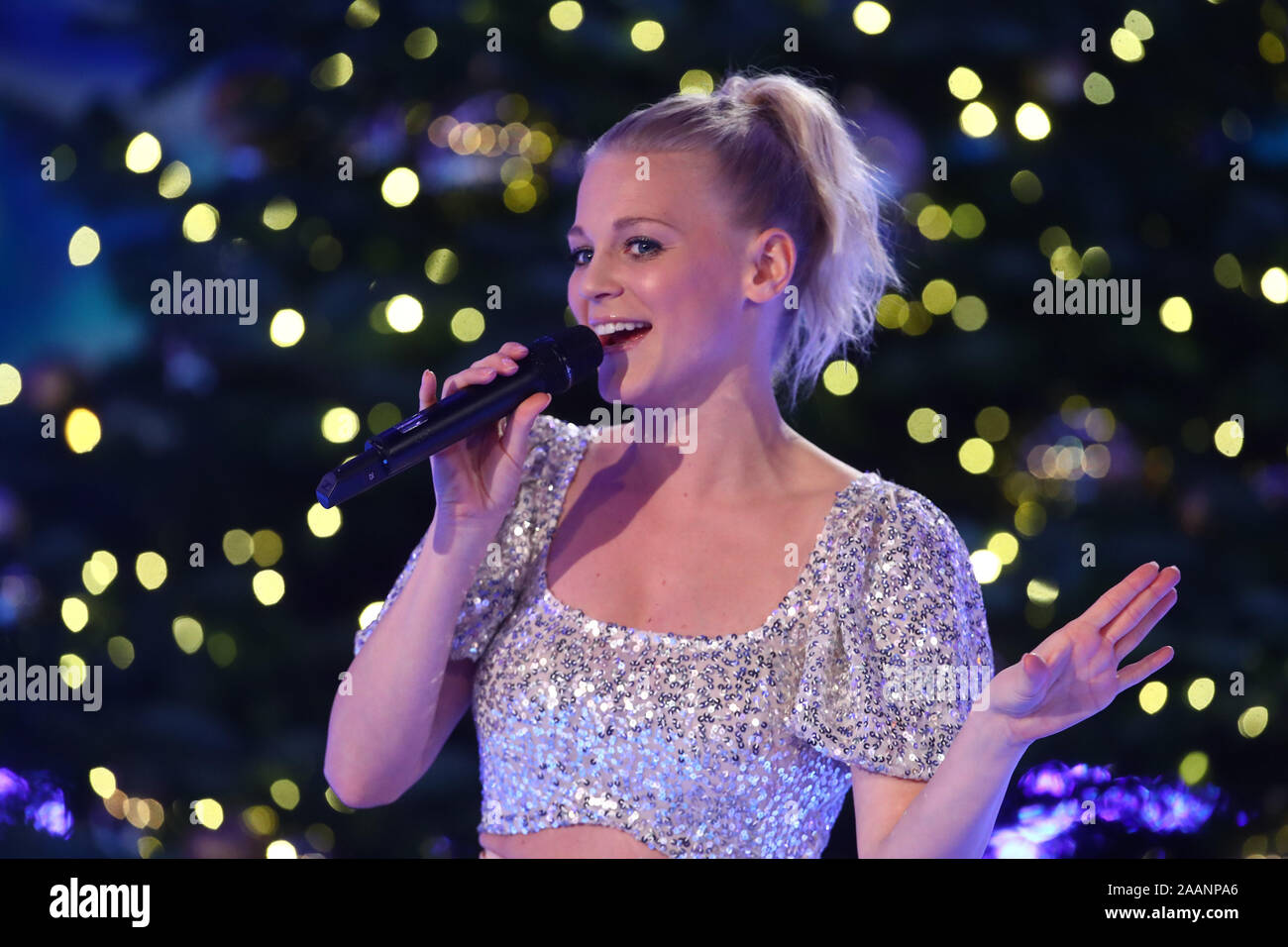 Suhl, Germany. 22nd Nov, 2019. Julia Lindholm at the recording of the MDR  show "Die Grosse Show der Weihnachtslieder" at CC Suhl. The broadcast of  the programme will be on 21.12.2019 at