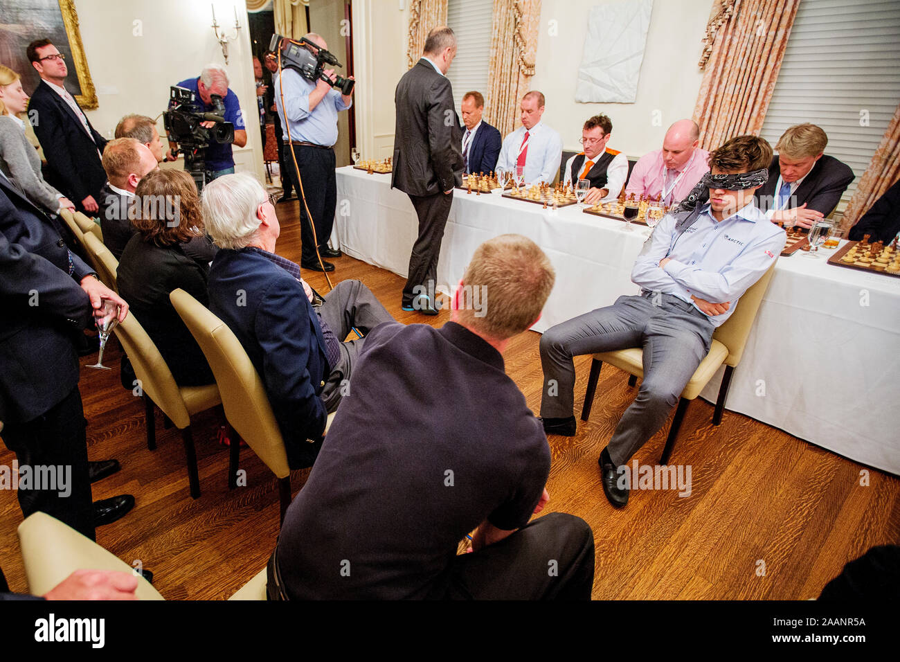 Magnus Carlsen Plays Three-Board Blindfold Simul 