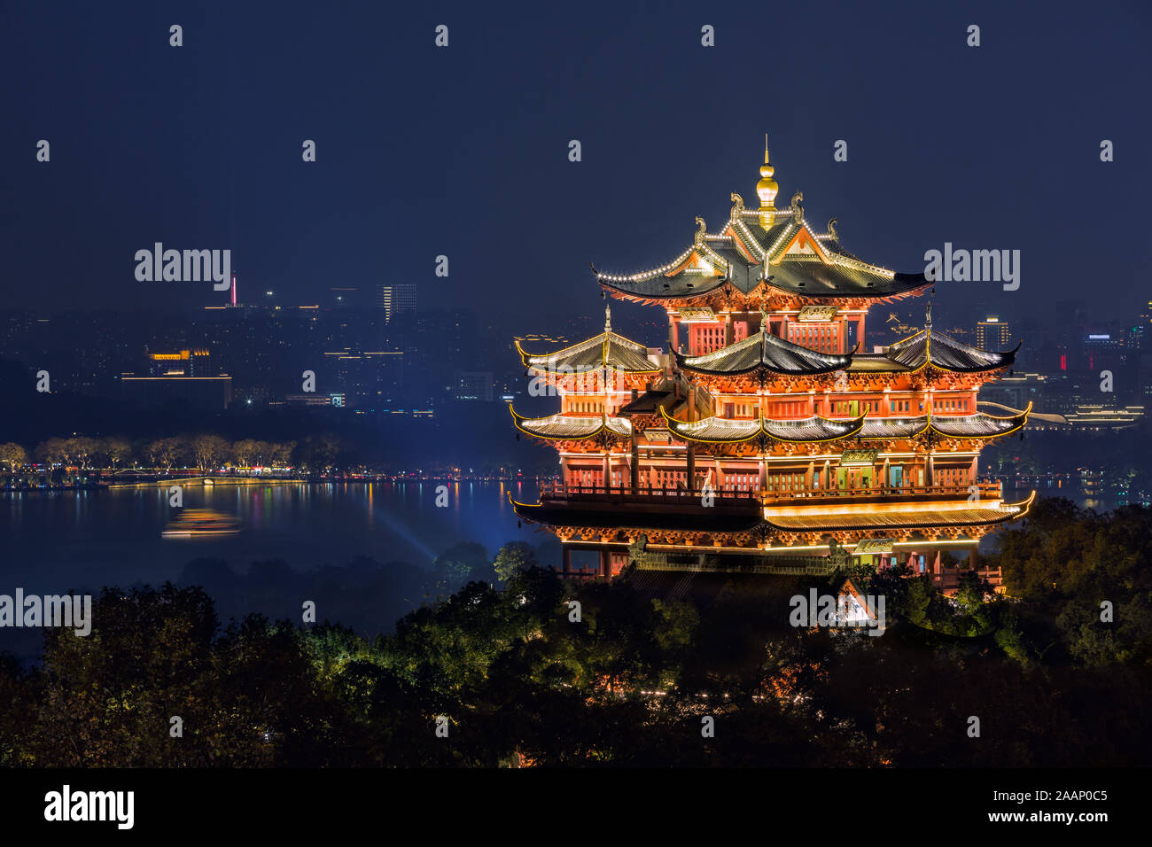 Night view of illuminated Cheng Huang Ge, also known as City God Pavillion, Hangzhou, China Stock Photo