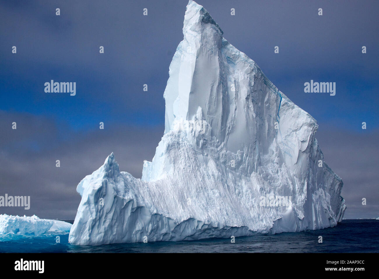 Das antarktische Meer ist das Meer der Eisberge Stock Photo