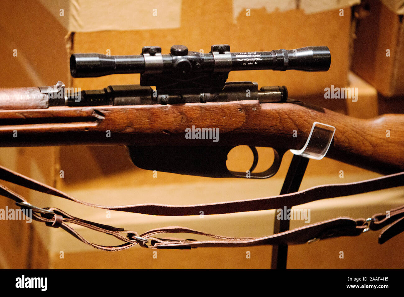 Lee harvey oswald rifle hi-res stock photography and images - Alamy