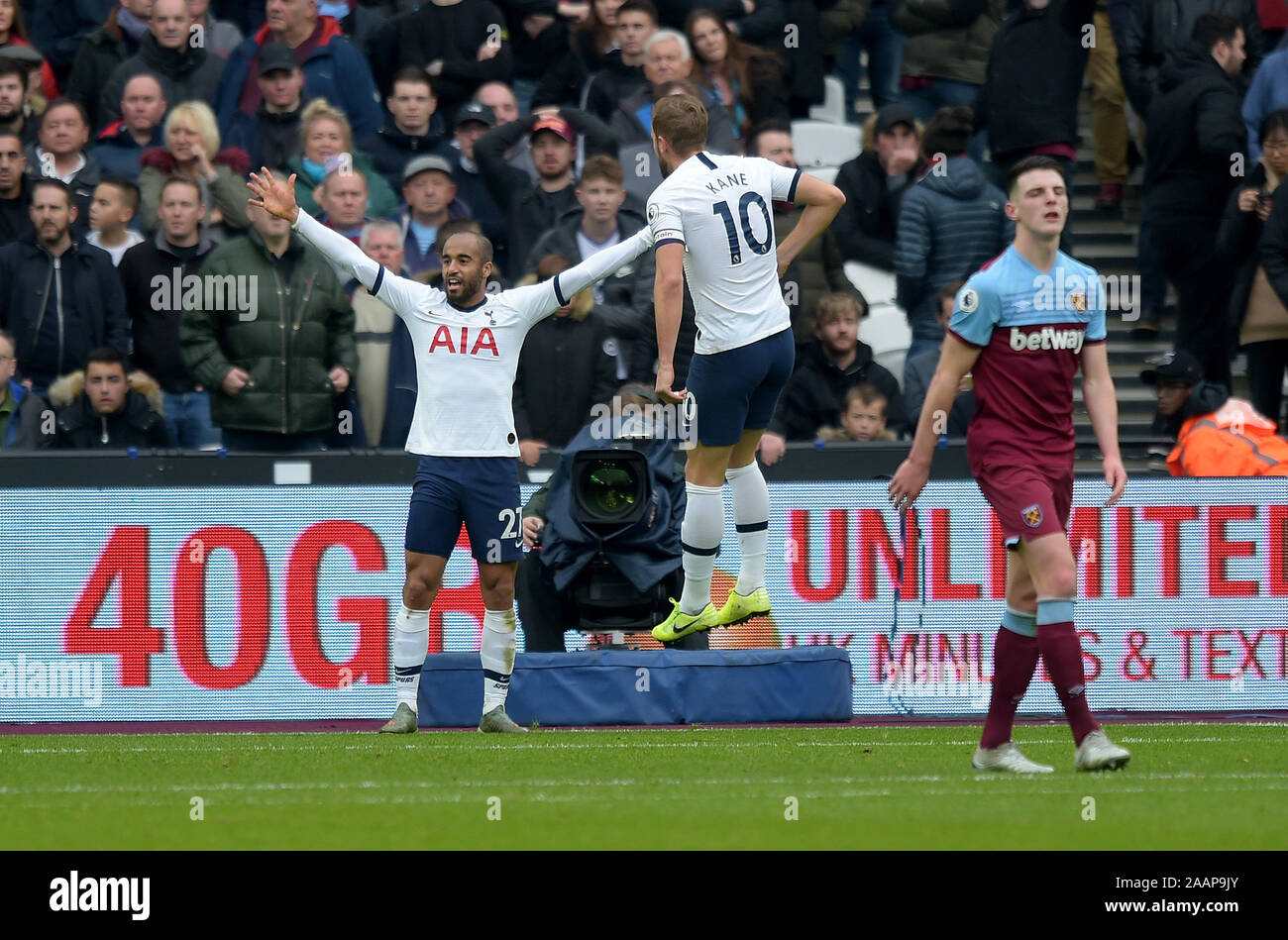 London Stadium, 23rd November 2019.GOAL Lucas Moura of Tottenham Hotspur celebrates the second goal with Harry Kane of during the West Ham vs Tottenham Hotspur Premier League match at the London Stadium  23rd November 2019 -EDITORIAL USE ONLY No use with unauthorised audio, video, data, fixture lists (outside the EU), club/league logos or 'live' services. Online in-match use limited to 45 images (+15 in extra time). No use to emulate moving images. No use in betting, games or single club/league/player publications/services- Credit: Martin Dalton/Alamy Live News Stock Photo
