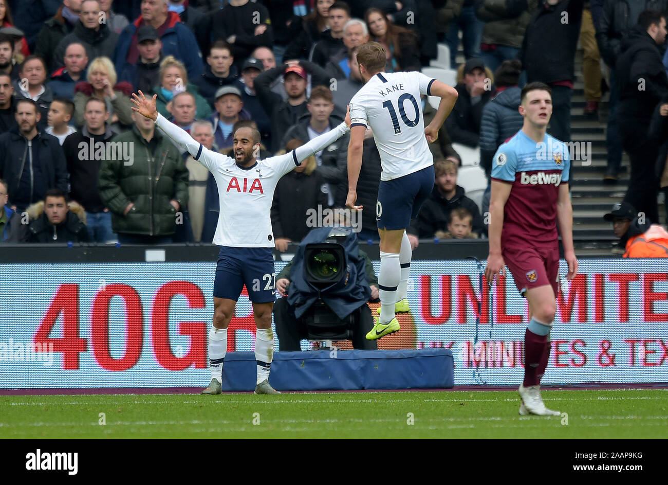 London Stadium, 23rd November 2019.GOAL Lucas Moura of Tottenham Hotspur celebrates the second goal with Harry Kane of during the West Ham vs Tottenham Hotspur Premier League match at the London Stadium  23rd November 2019 -EDITORIAL USE ONLY No use with unauthorised audio, video, data, fixture lists (outside the EU), club/league logos or 'live' services. Online in-match use limited to 45 images (+15 in extra time). No use to emulate moving images. No use in betting, games or single club/league/player publications/services- Credit: Martin Dalton/Alamy Live News Stock Photo