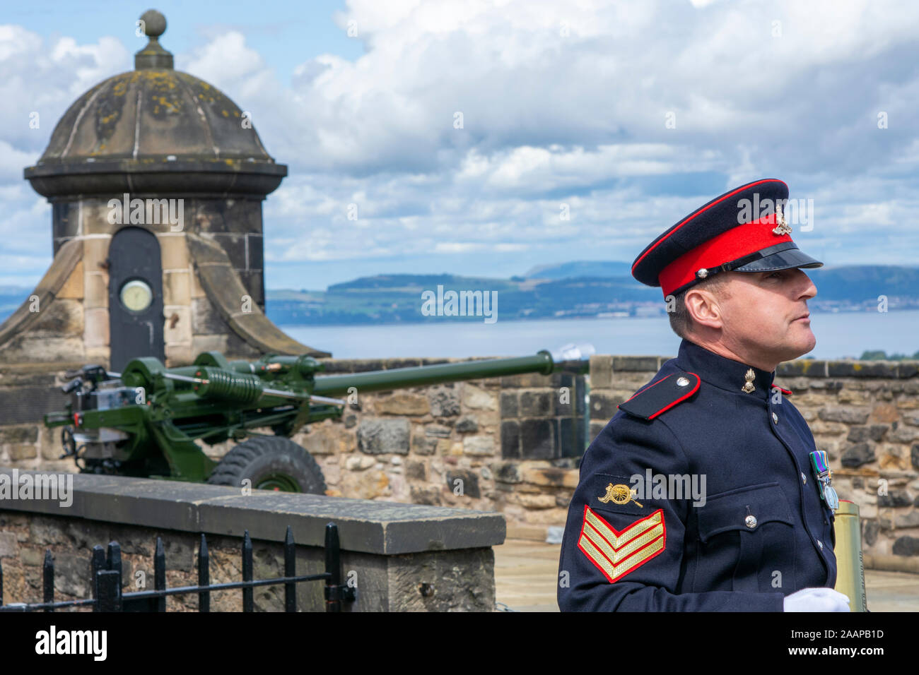 District Gunner And The One O Clock Gun Edinburgh Castle Over Looking The Firth Of Forth Stock Photo Alamy