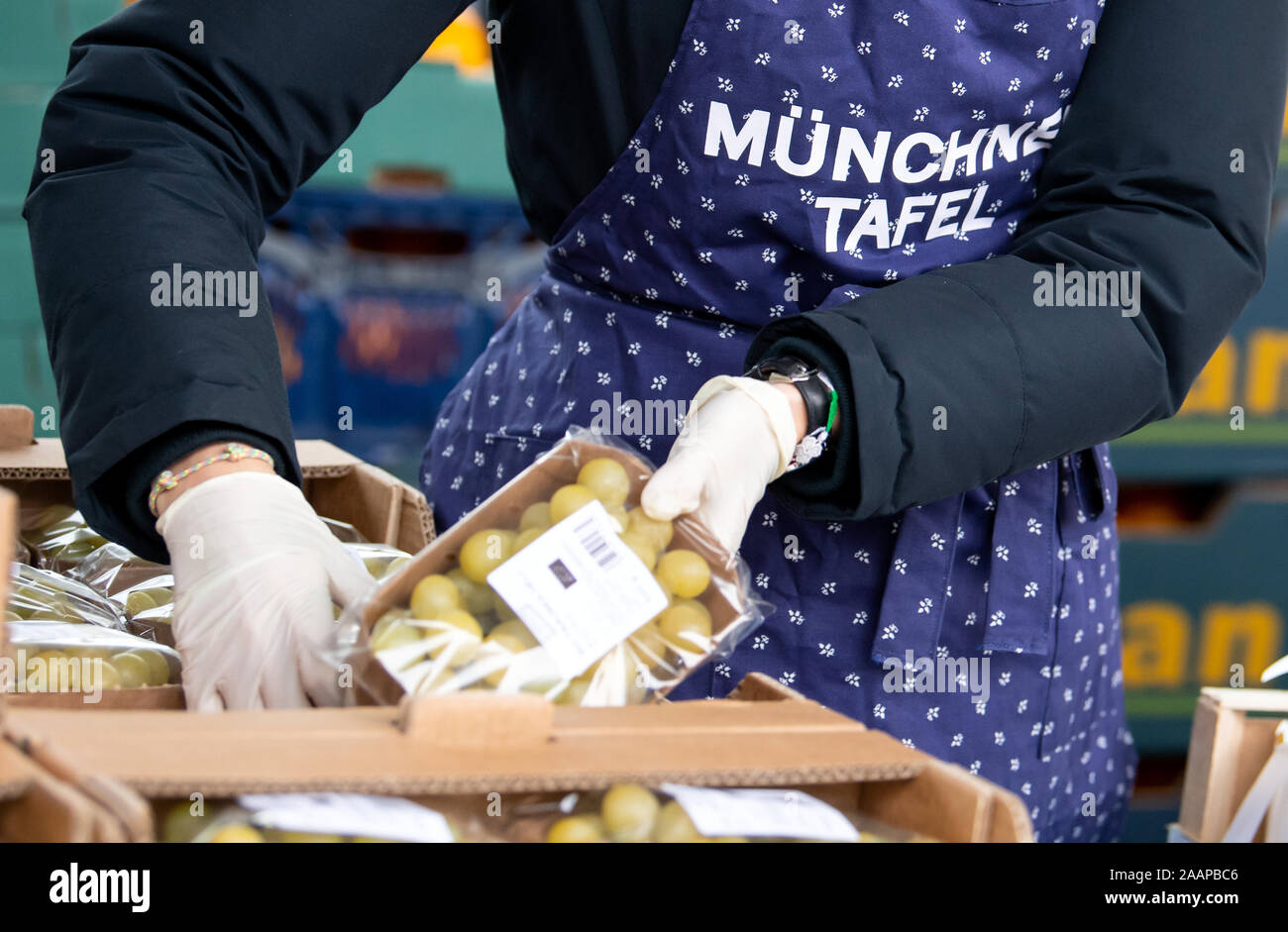 Munich Germany 22nd Nov 2019 Volunteers Of The Munchner Tafel