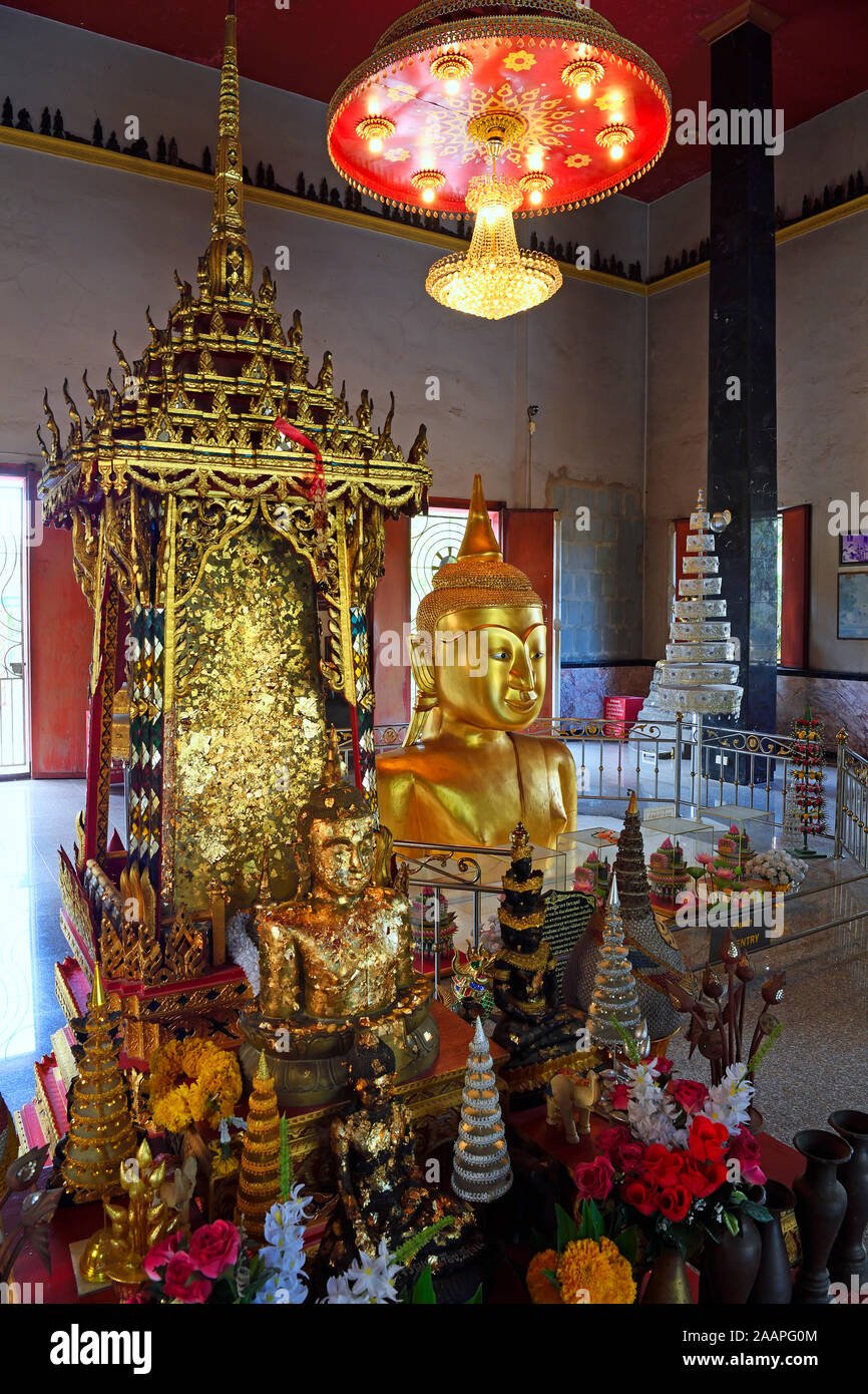 Bick in den Innenraum,  Tempel Wat Phra Thong, Phuket, Thailand Stock Photo