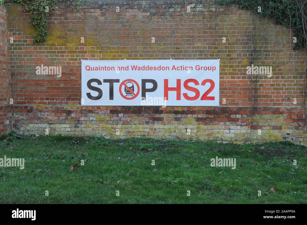 HS2 opposition sign near Waddesdon in Buckinghamshire, UK. 1st February, 2012. A number of High Speed Railway HS2 opposition signs have been placed in fields and on buildings in the county of Buckinghamshire. Many local residents are opposed to the planned HS2 High Speed Rail link from London to Birmingham as it is expected to result in the destruction of countryside, rural habitats and ancient woodlands. Credit: Maureen McLean/Alamy Stock Photo
