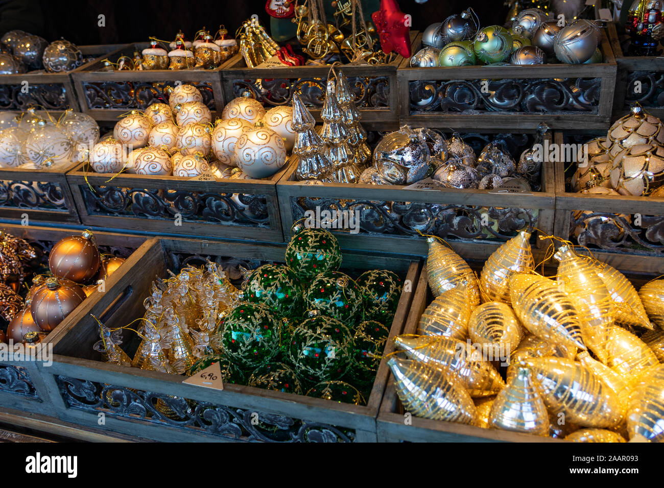 Stand stall kiosk hires stock photography and images Alamy