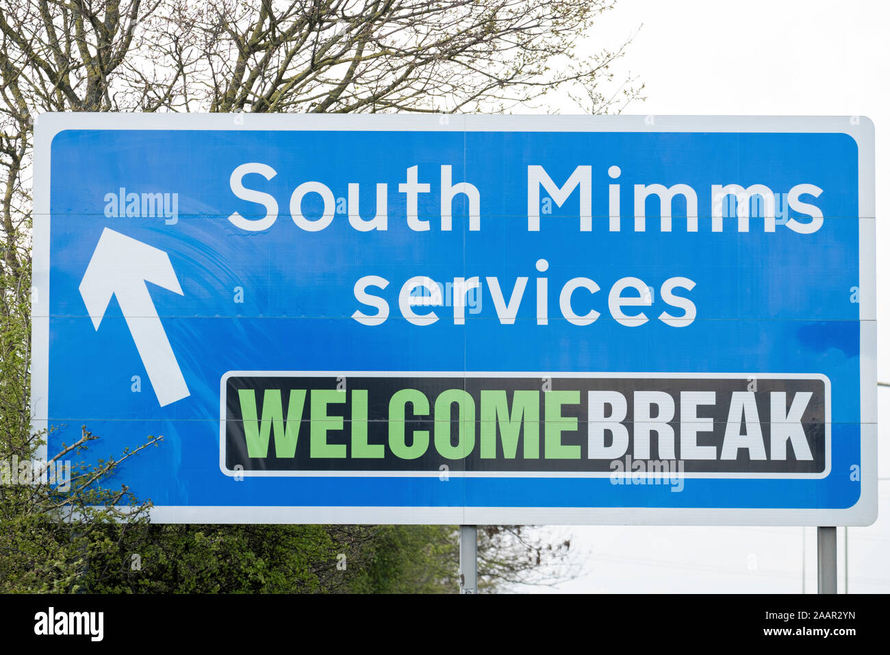 South Mimms Services road sign on the A1 towards the M25. Stock Photo