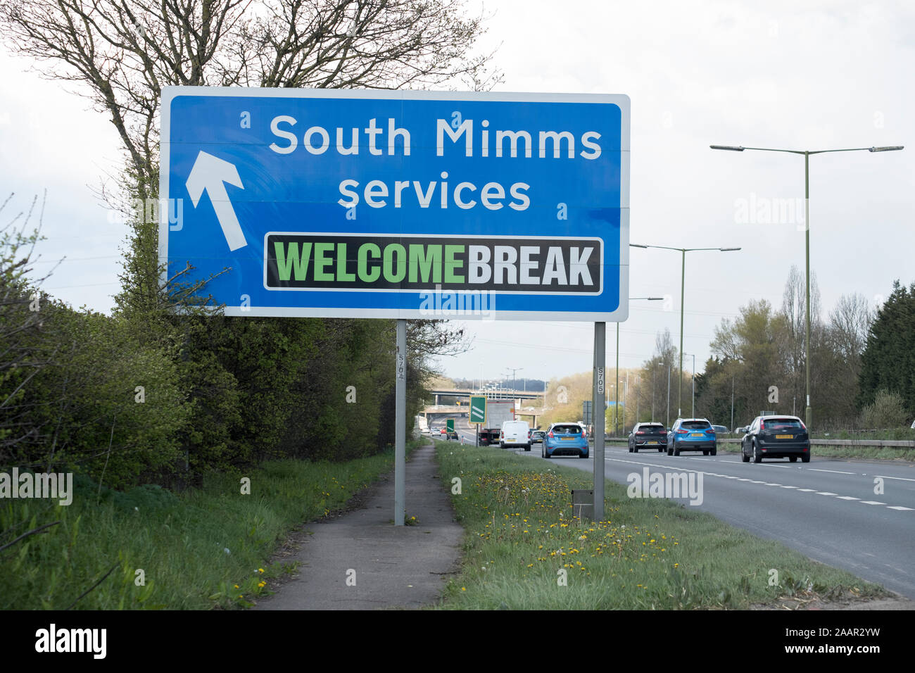 South Mimms Services road sign on the A1 towards the M25. Stock Photo