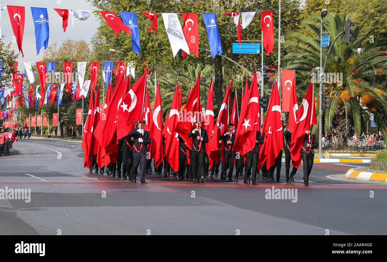 Турция 4 октября. День Республики ВТУРЦИИ. 29 Октября праздник в Турции. День Республики в Турции Стамбул. Парад в Турции.