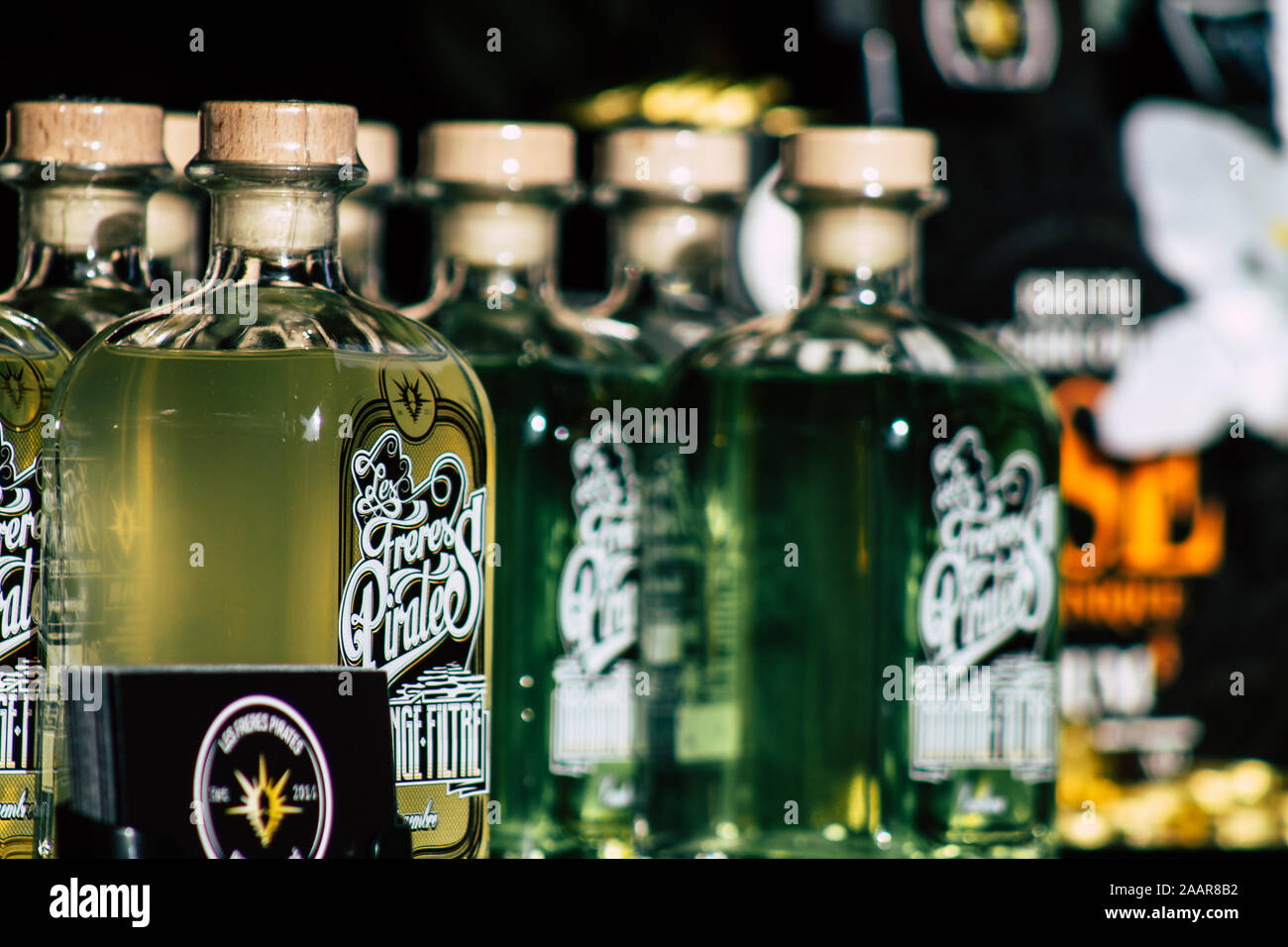 Teenager alcohol store hi-res stock photography and images - Alamy
