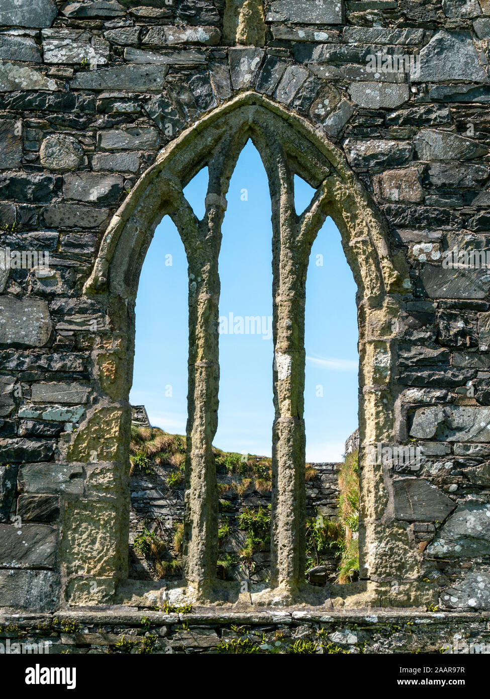 Old pointed stone arch window with tracery in ruins of Oronsay Priory, Isle of Oronsay, Colonsay, Scotland, UK Stock Photo