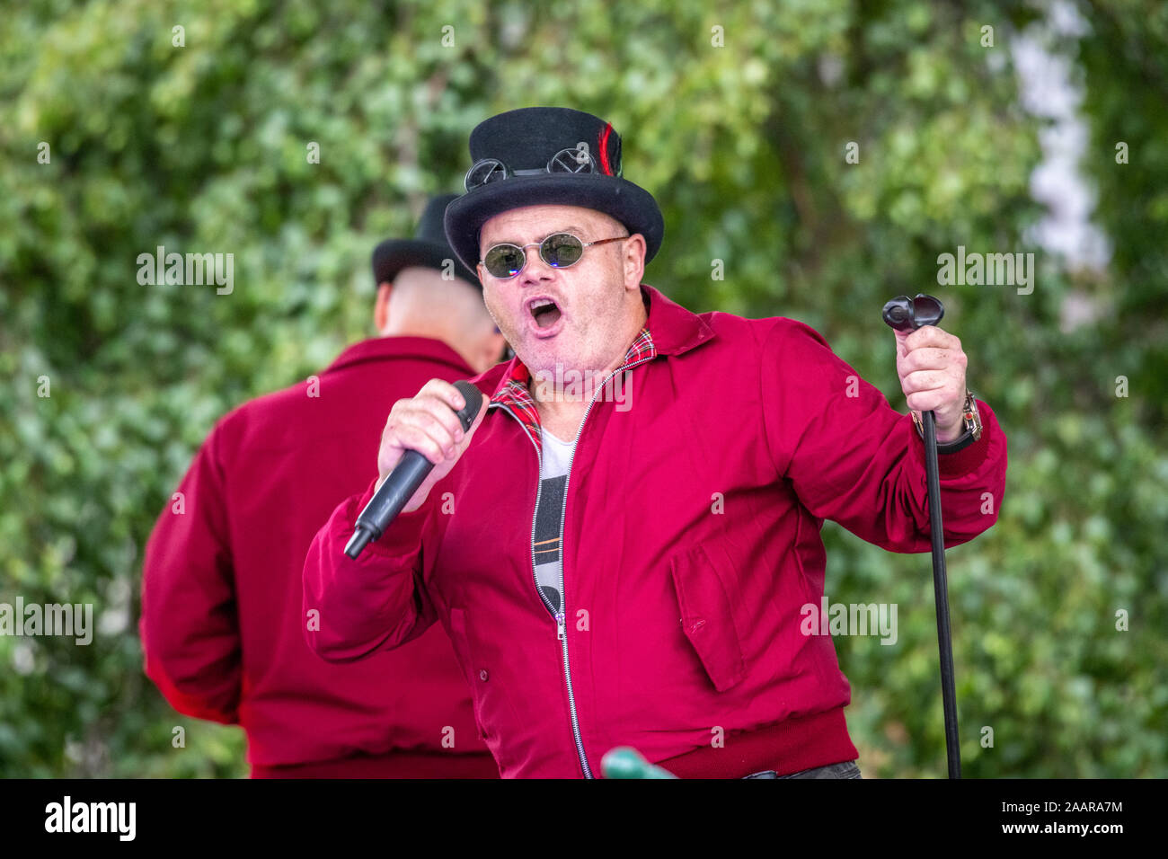 Singers Excite the Crowd at Ripon Races , Yorkshire UK Stock Photo