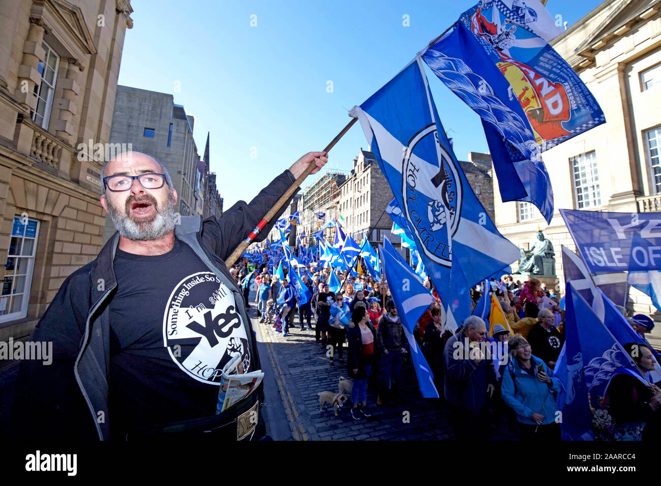 Scottish independence march in edinburgh hi-res stock photography and ...