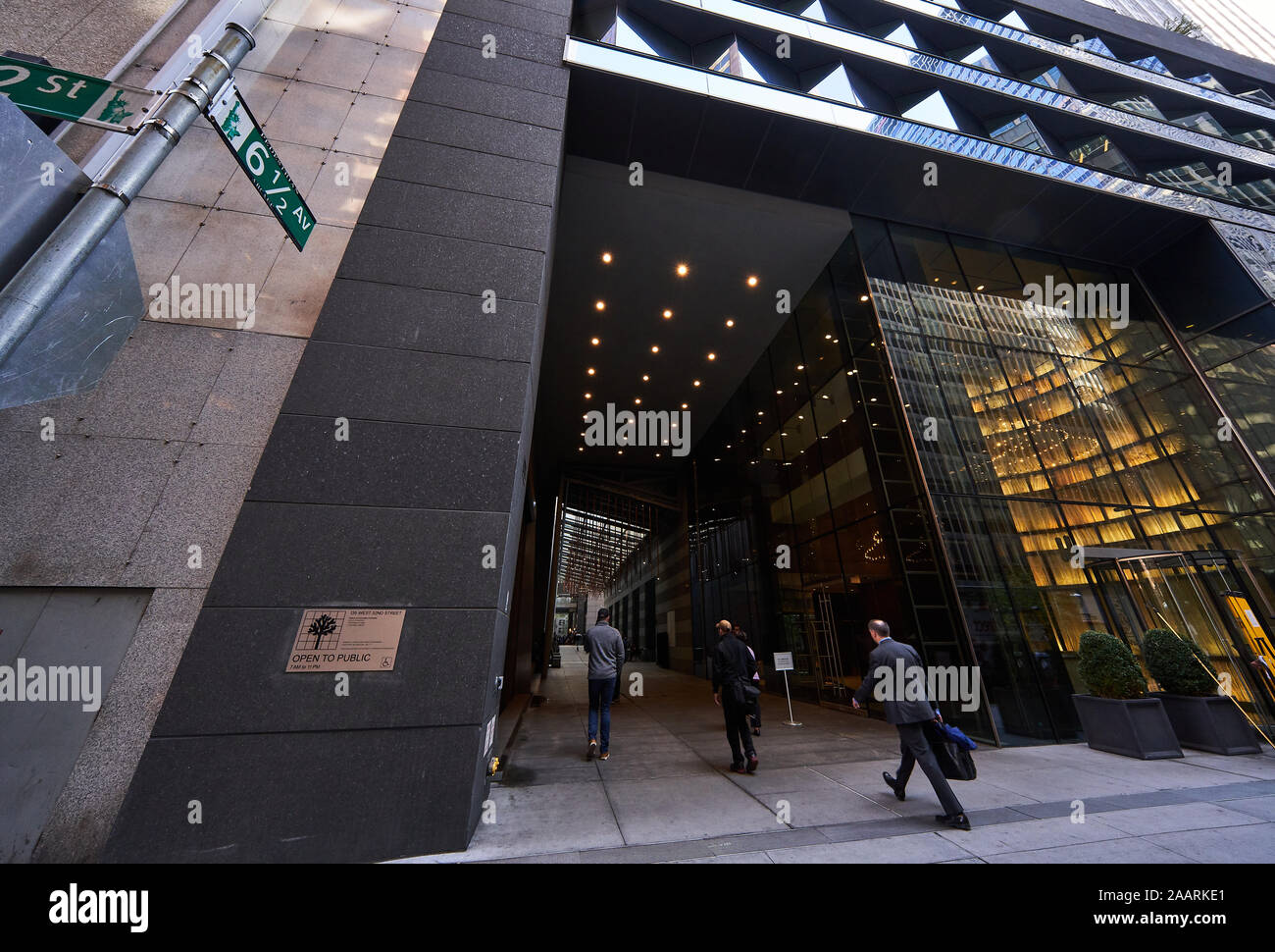 view of the massive midtown buildings in Manhattan from street level - 6½ Avenue Six and a half Ave Stock Photo