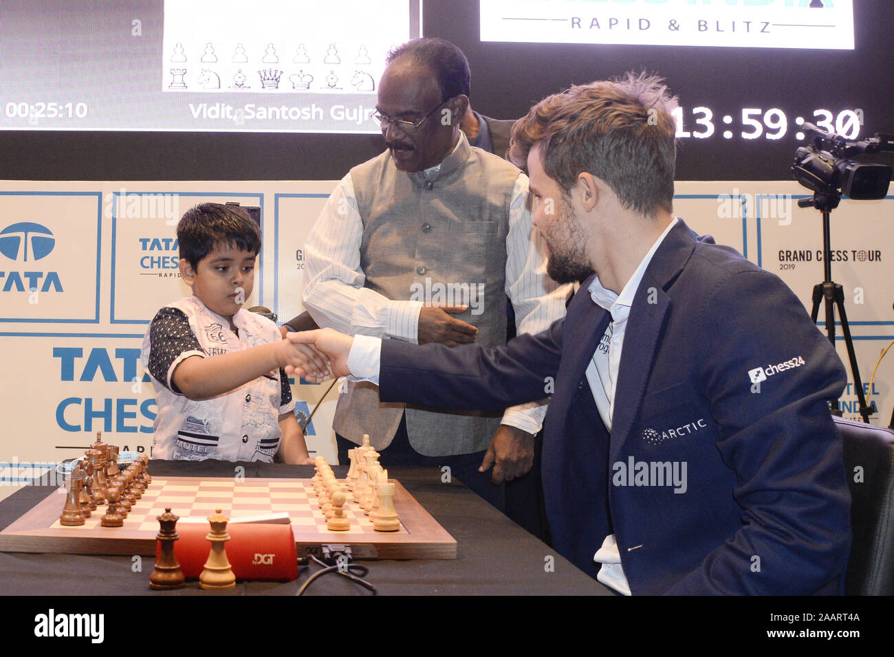 Carlsen-Aronian in Tata Steel Masters Round 1