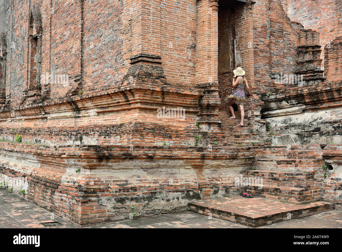 Ayutthaya ruins thailand face hi-res stock photography and images - Alamy