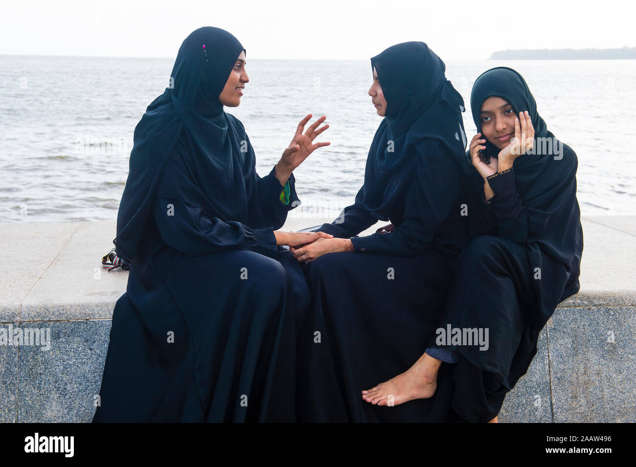 Indian muslim girls at the Beach in Mumbai India Stock Photo - Alamy