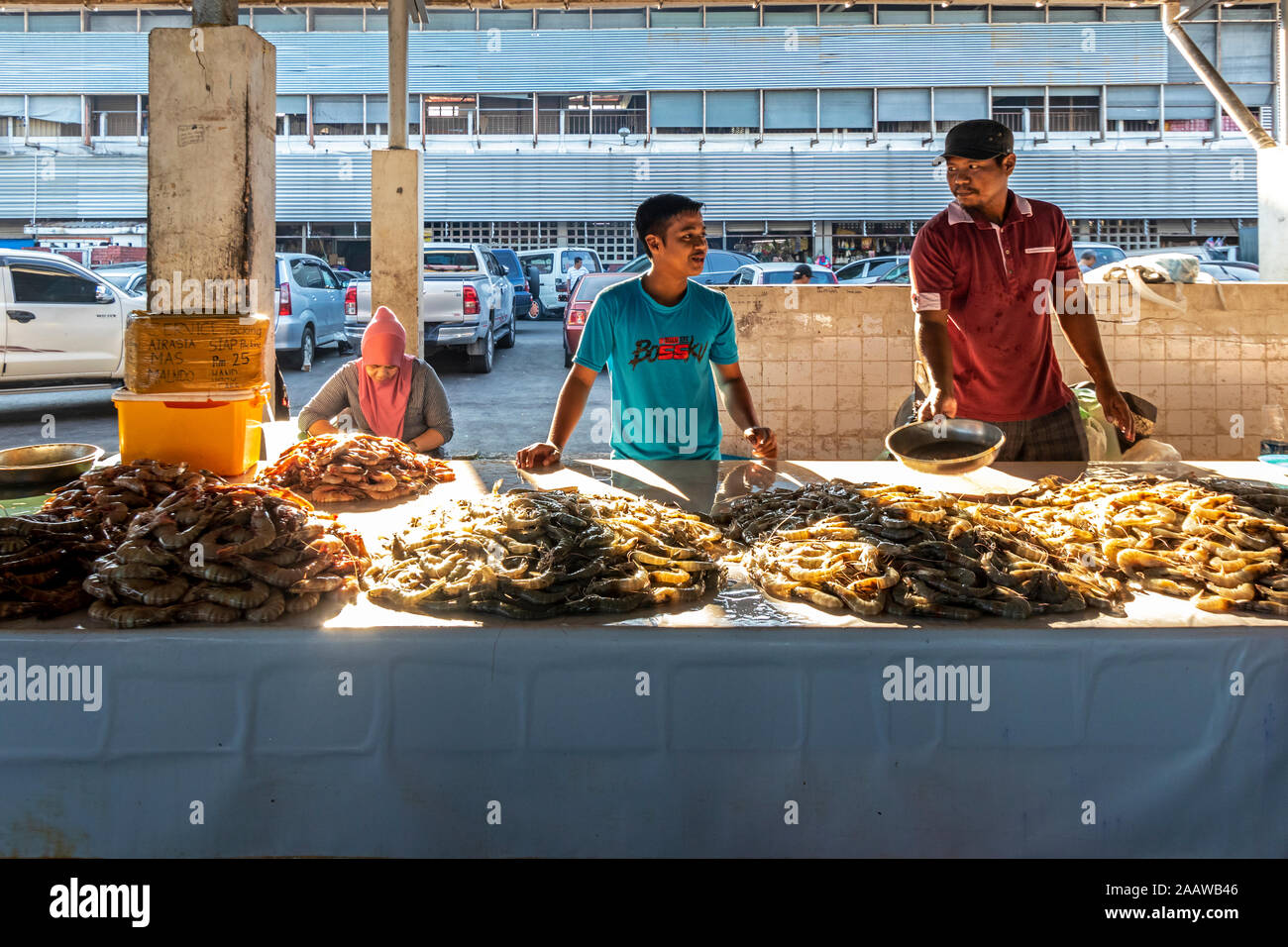 Life at Kota Kinabalu fish market Sabah Malaysia Borneo Stock Photo Alamy