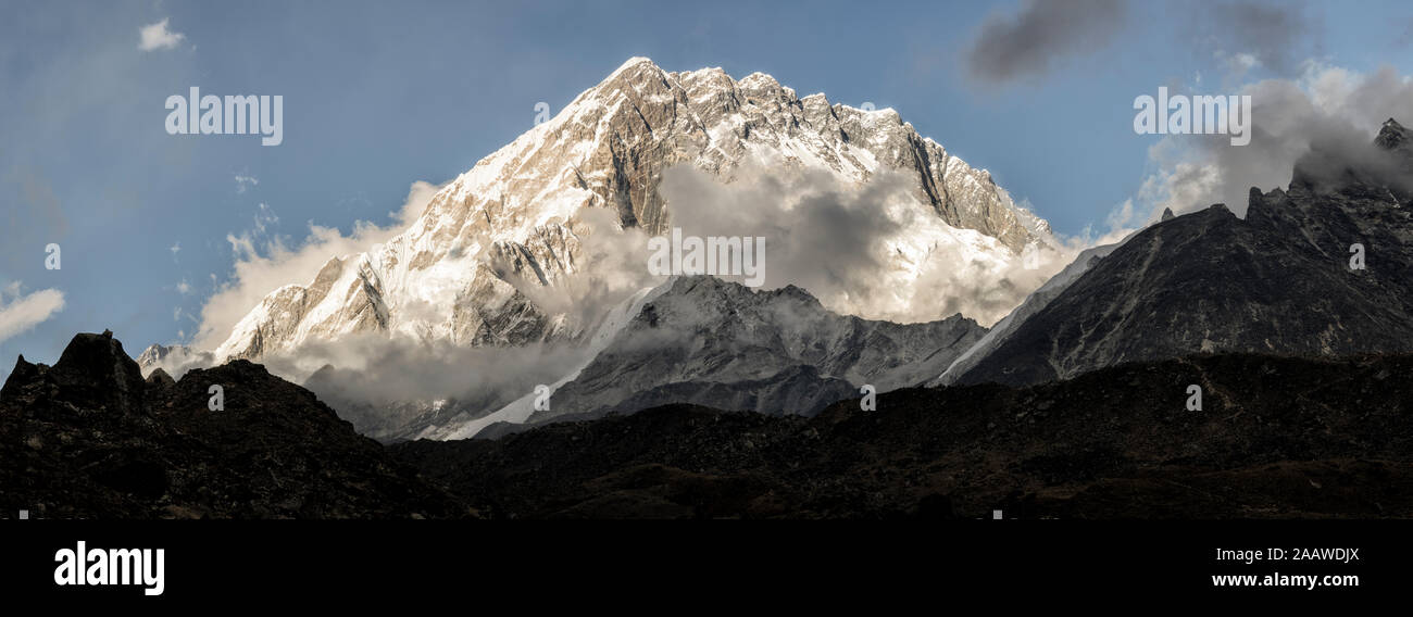 Lebuche and Nuptse mountains, Himalayas, Solo Khumbu, Nepal Stock Photo