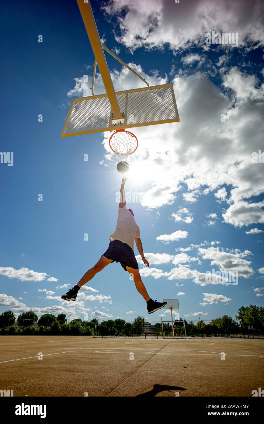 Man dunking basketball on court hires stock photography and images Alamy