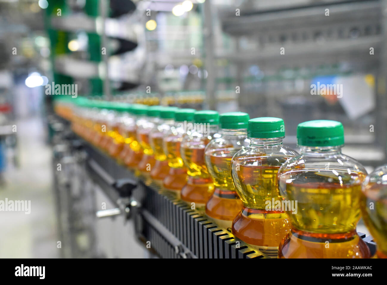 Applejuice factory, bottling, apple juice Stock Photo Alamy