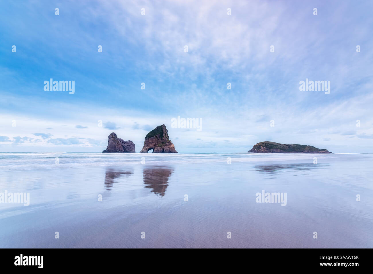 New Zealand, South Island, Wharariki Beach, Archway Islands, rock formations in sea Stock Photo