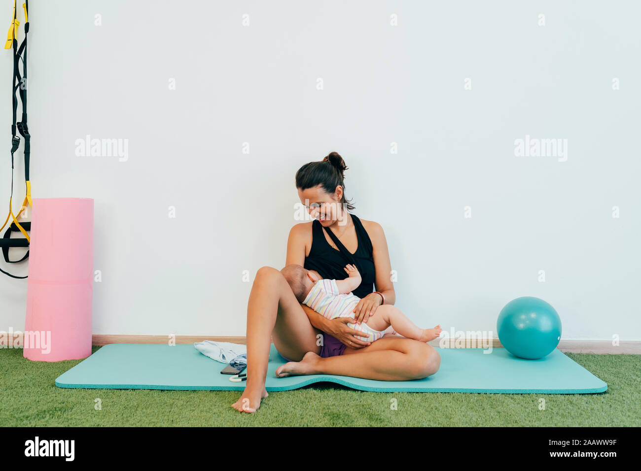 Breastfeeding High Resolution Stock Photography And Images Alamy Resources fotos business database community alamy imagenes stockphoto stockphotos library gallery foto pictures image search art design free stockphotography. https www alamy com young mother sitting on yoga mat breastfeeding her baby image333712219 html