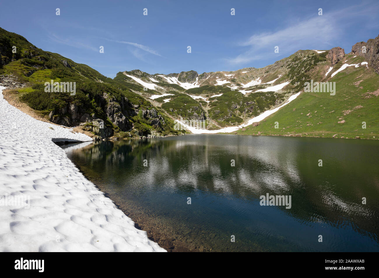 Scenic view of Wildseelodersee and mountain during winter at Fieberbrunn, Kitzbühel, Tyrol, Austria Stock Photo