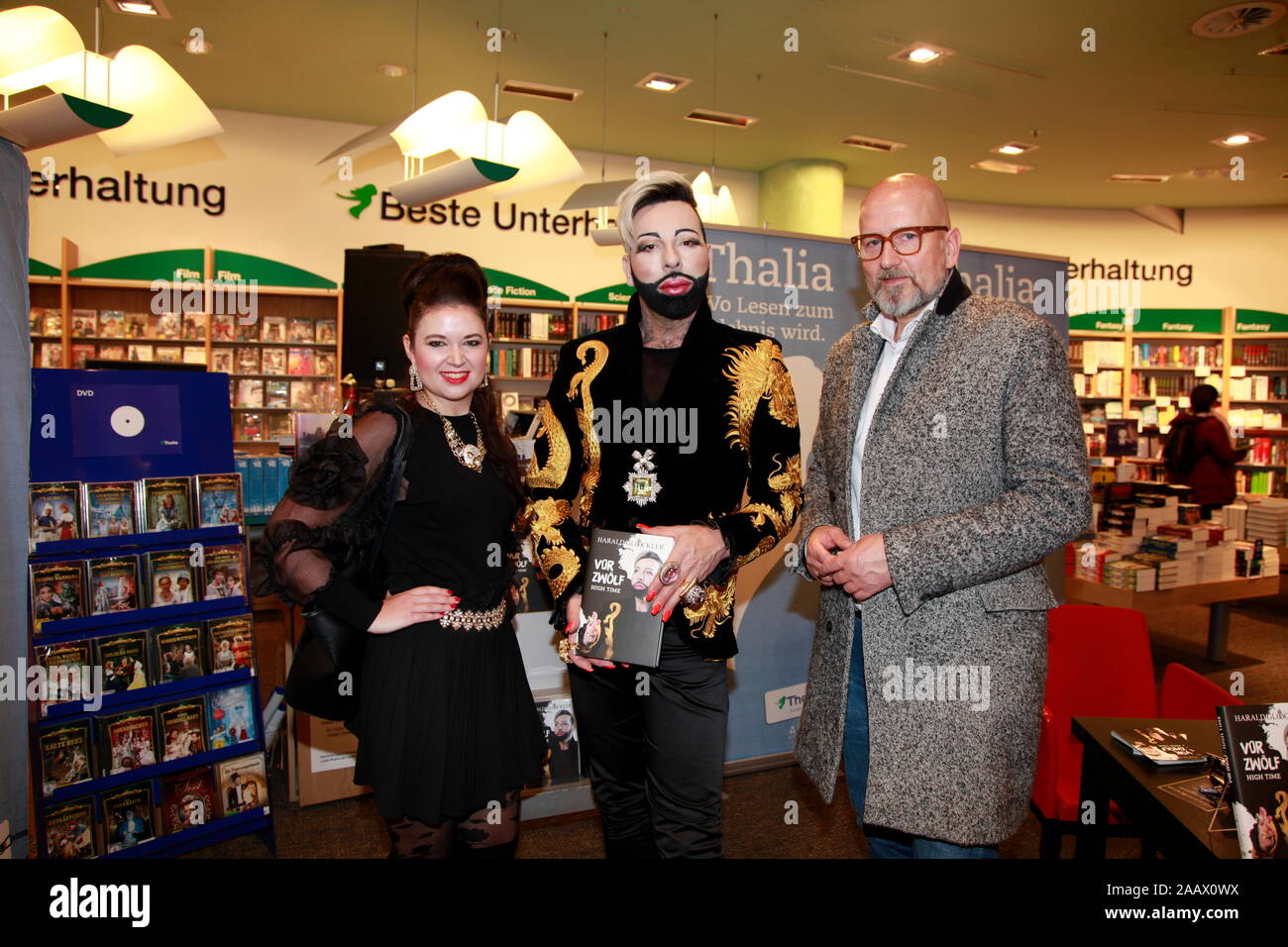 Harald Gloockler Bei Der Buchsignierstunde Seines Buches Vor