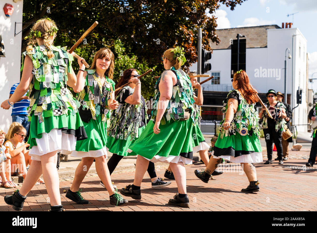 Dance Two Rows Two women dancing together hi-res stock photography and images - Alamy