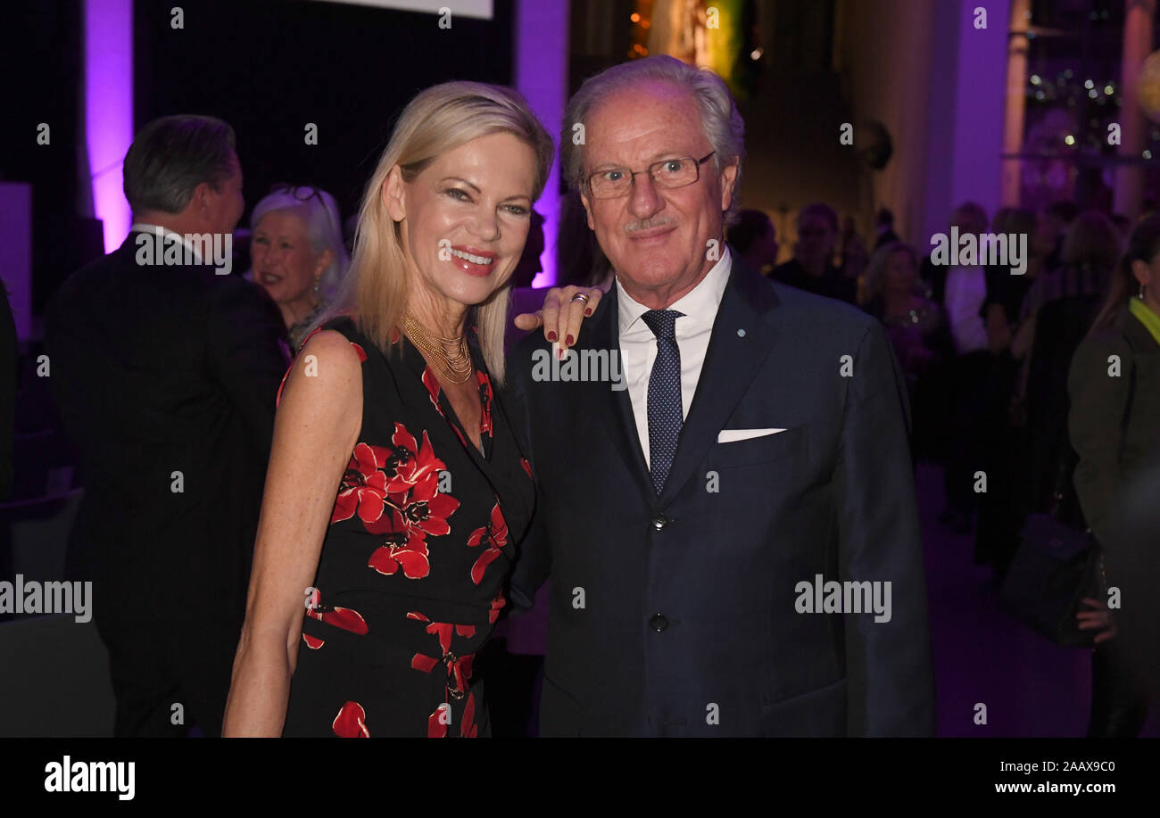 Munich, Germany. 23rd Nov, 2019. The presenter Nina Ruge and the manager  Wolfgang Reitzle celebrate at the PIN Party 2019 in the Pinakothek der  Moderne. The PIN Party is a charity auction