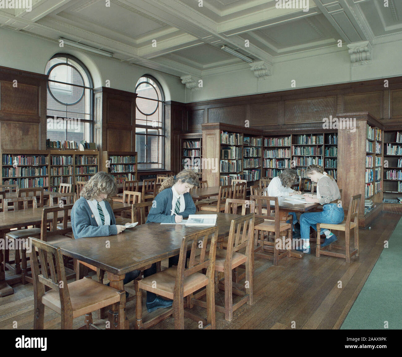 1989 pupils in School Library, Leeds, Northern England, UK Stock Photo