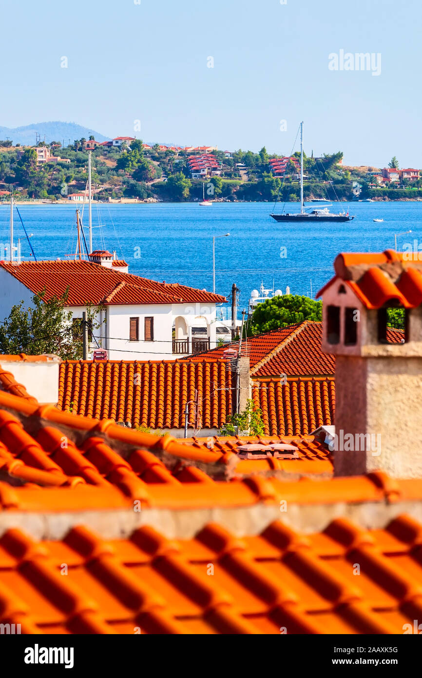 Nikiti, Sithonia, Chalkidiki Peninsula, Greece panorama with red roofs  houses, blue sea and marina with yachts Stock Photo - Alamy