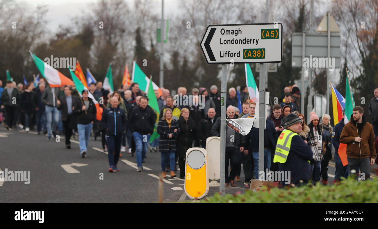 People take part in an Irish unity march as they cross the Lifford Bridge, from Donegal, which marks the border between Strabane in County Tyrone, Northern Ireland, and Lifford in County Donegal in the Republic of Ireland. Stock Photo